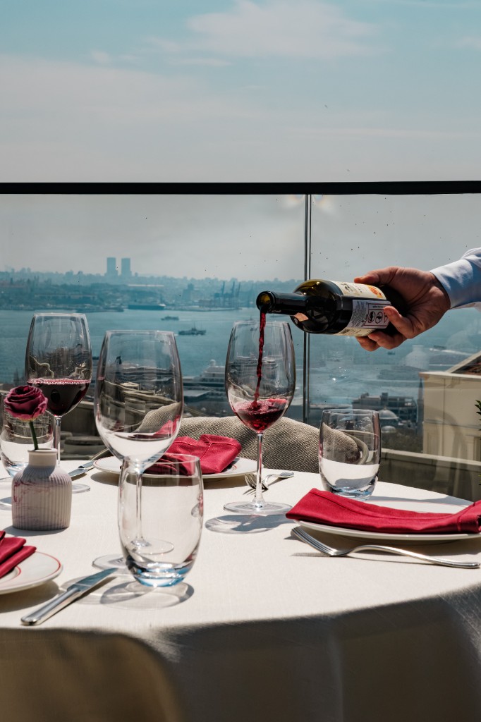 RHM Teras terası ve İstanbul manzarası